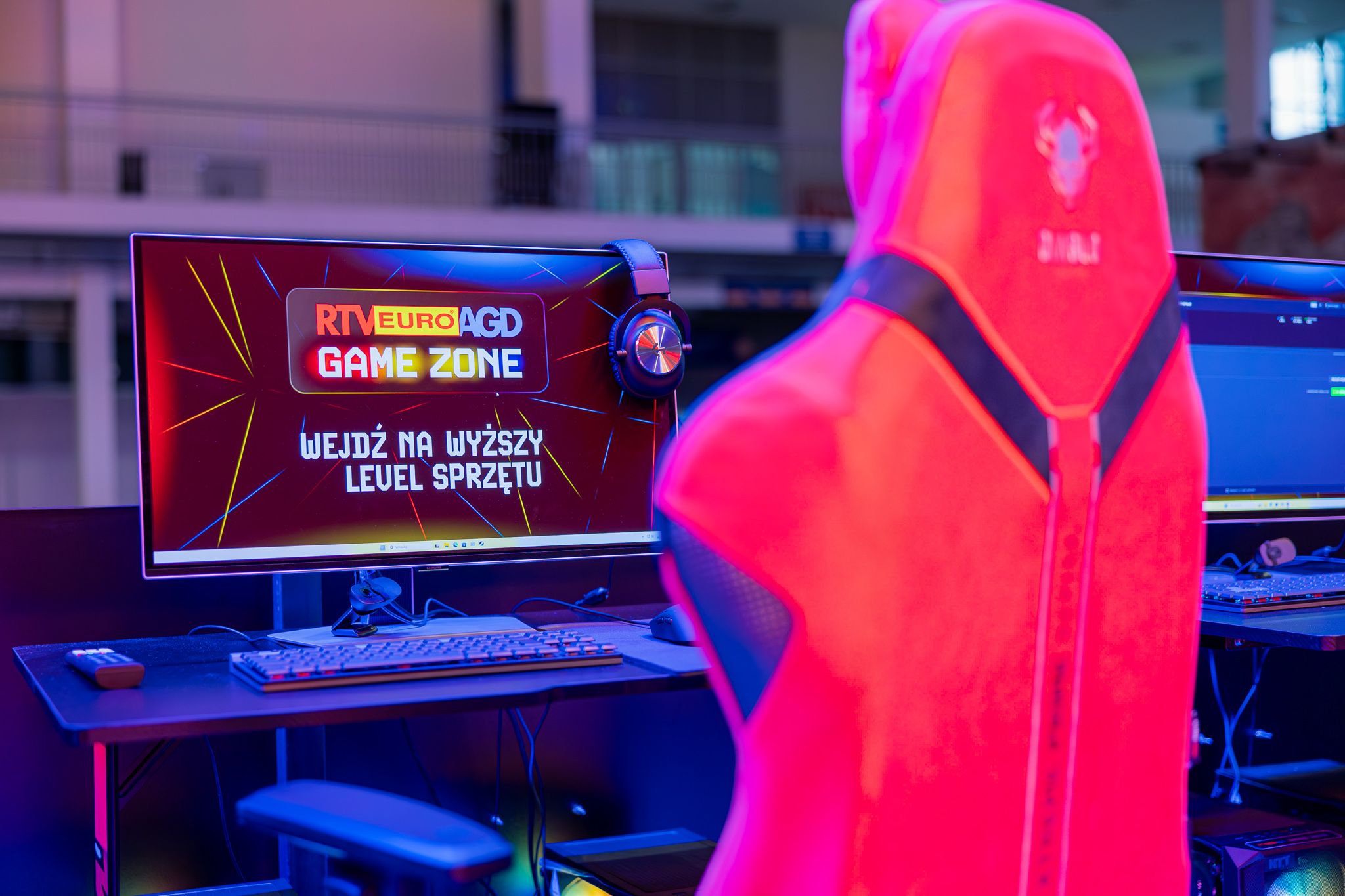 Červená stolička pri počítači v zóne GameZone Euro RTV AGD na PGA 2025